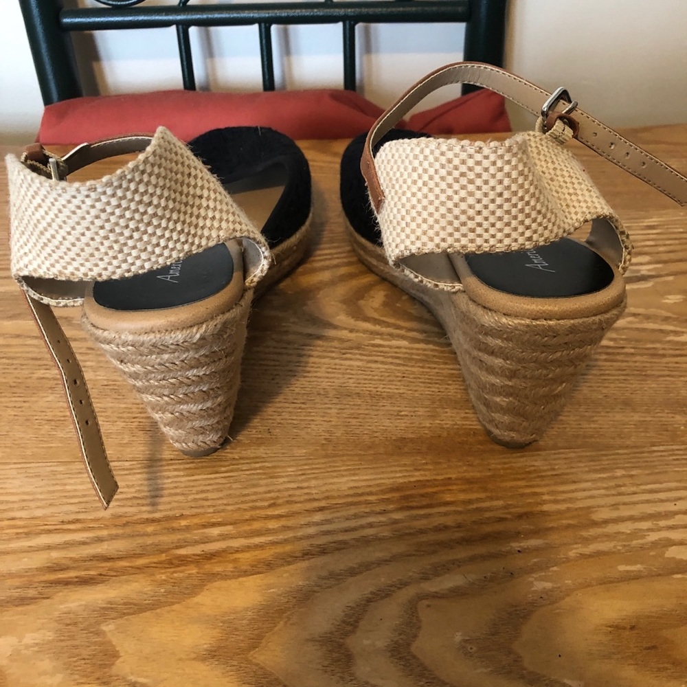 Black Wedge - Picture 3 of 5